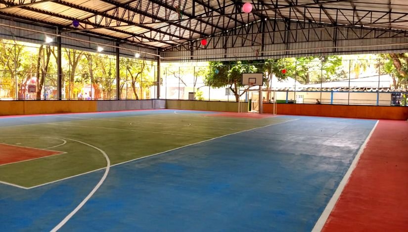 QUADRA POLIESPORTIVA COM PALCO E BANHEIRO  504M²